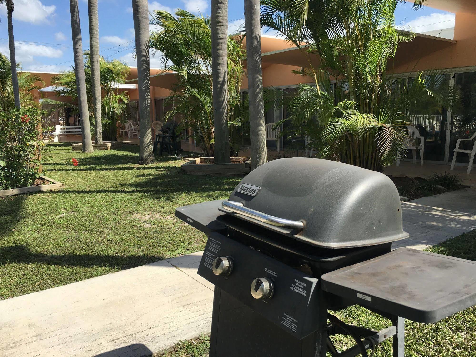 נורת' פורט Warm Mineral Springs Motel מראה חיצוני תמונה