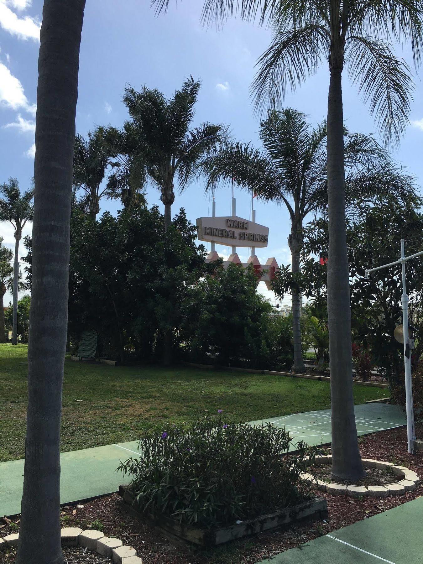 נורת' פורט Warm Mineral Springs Motel מראה חיצוני תמונה